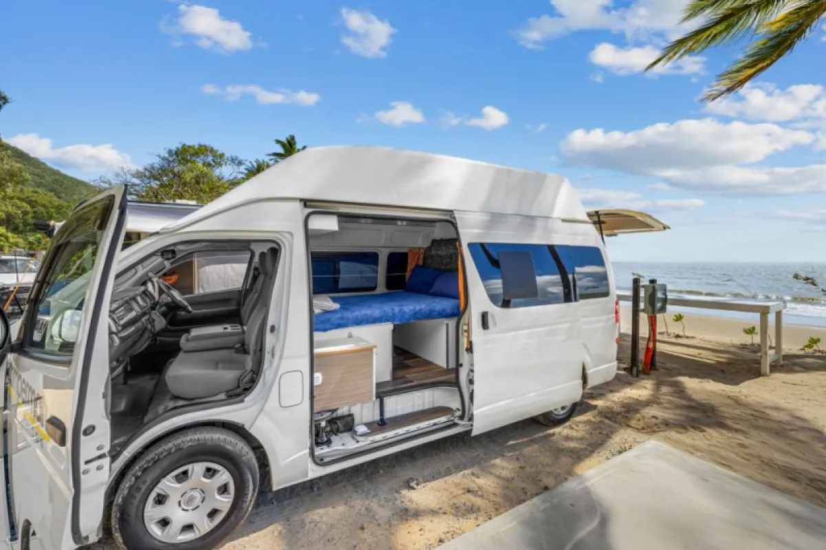 Maxie 4 Deluxe Shower/Toilet Campervan