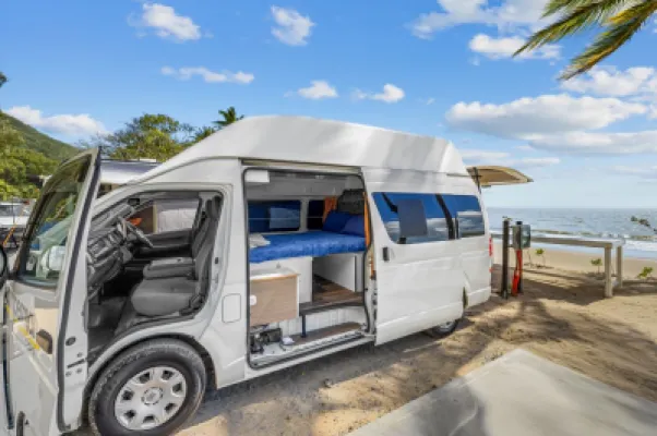 Maxie 4 Deluxe Shower/Toilet Campervan